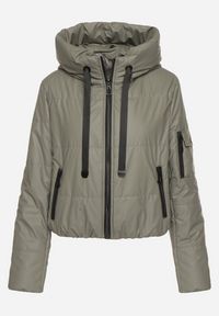 Born2be - Zielona Pikowana Kurtka z Kapturem o Klasycznym Kroju Tulasia. Okazja: na co dzień. Typ kołnierza: kaptur. Kolor: zielony. Materiał: jeans. Styl: klasyczny #5