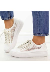 Białe przewiewne trampki damskie Lee Cooper 4480. Okazja: na spacer, na co dzień. Nosek buta: okrągły. Zapięcie: sznurówki. Kolor: biały. Szerokość cholewki: normalna. Materiał: tkanina. Sezon: wiosna, lato. Obcas: na platformie. Styl: casual, elegancki, sportowy, klasyczny #1