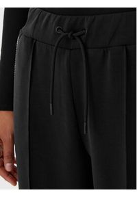 Guess Spodnie dresowe V6RB01 KCAY2 Czarny Regular Fit. Kolor: czarny. Materiał: syntetyk #3