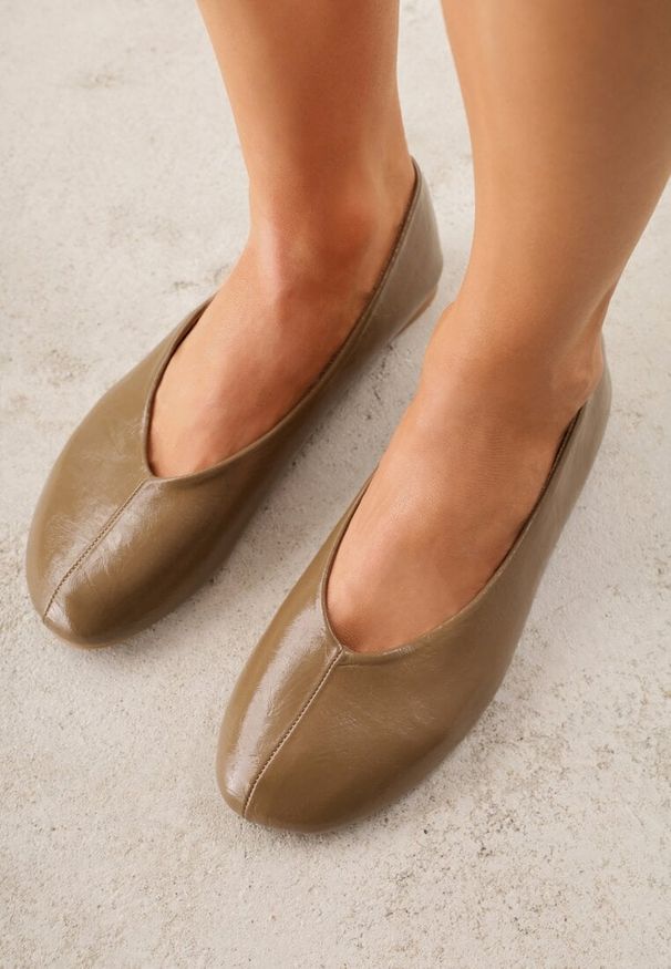 Renee - Zielone Gładkie Balerinki Basic z Zaokrąglonym Noskiem Kaleta. Okazja: na co dzień. Kolor: zielony. Materiał: skóra, jeans. Wzór: gładki. Styl: casual, klasyczny