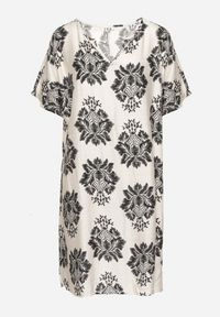 Born2be - Czarna Pudełkowa Sukienka z Wiskozy Ozdobiona Geometrycznym Wzorem Emilavie. Okazja: na co dzień. Typ kołnierza: dekolt w kształcie V. Kolor: czarny. Materiał: wiskoza. Wzór: aplikacja, geometria. Typ sukienki: proste. Styl: klasyczny, casual, elegancki #4