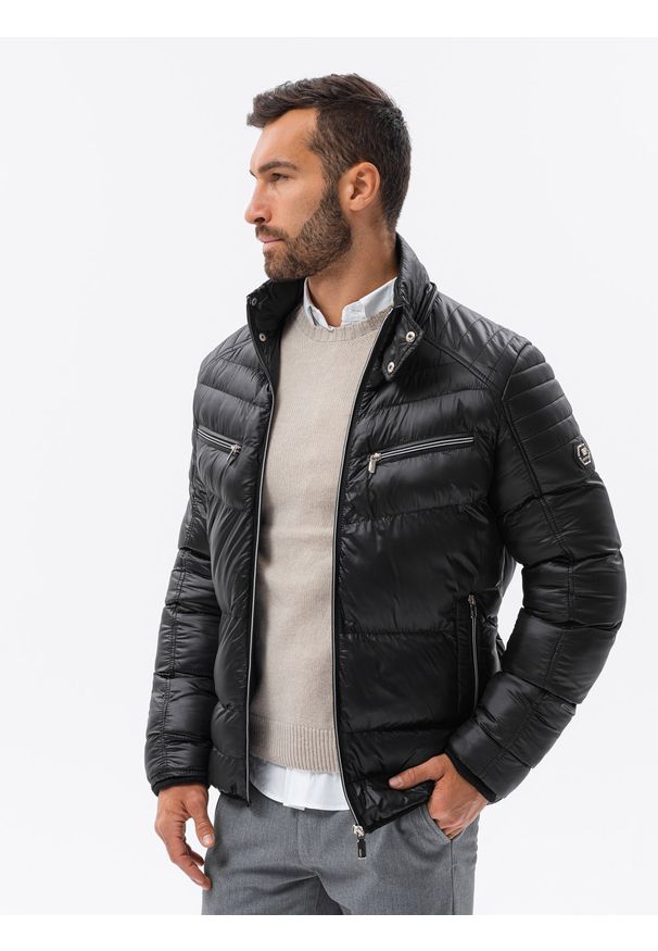 Ombre Clothing - Kurtka męska zimowa pikowana z ozdobnymi zamkami - czarna V1 - Rozmiar: XXL. Typ kołnierza: kołnierzyk stójkowy. Kolor: czarny. Materiał: materiał, syntetyk, skóra. Długość: krótkie. Wzór: aplikacja, gładki. Sezon: zima. Styl: sportowy