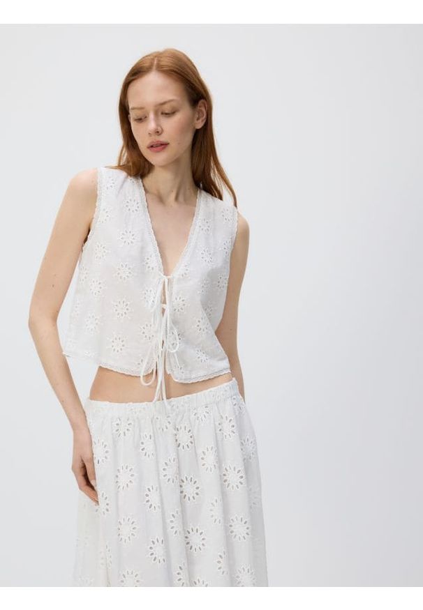 Reserved - Bawełniany top z wiązaniami - biały. Kolor: biały. Materiał: bawełna