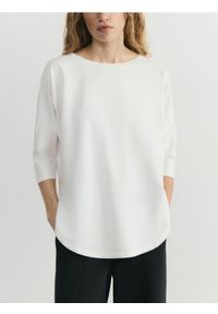 Reserved - T-shirt z modalem - złamana biel. Materiał: bawełna, dzianina