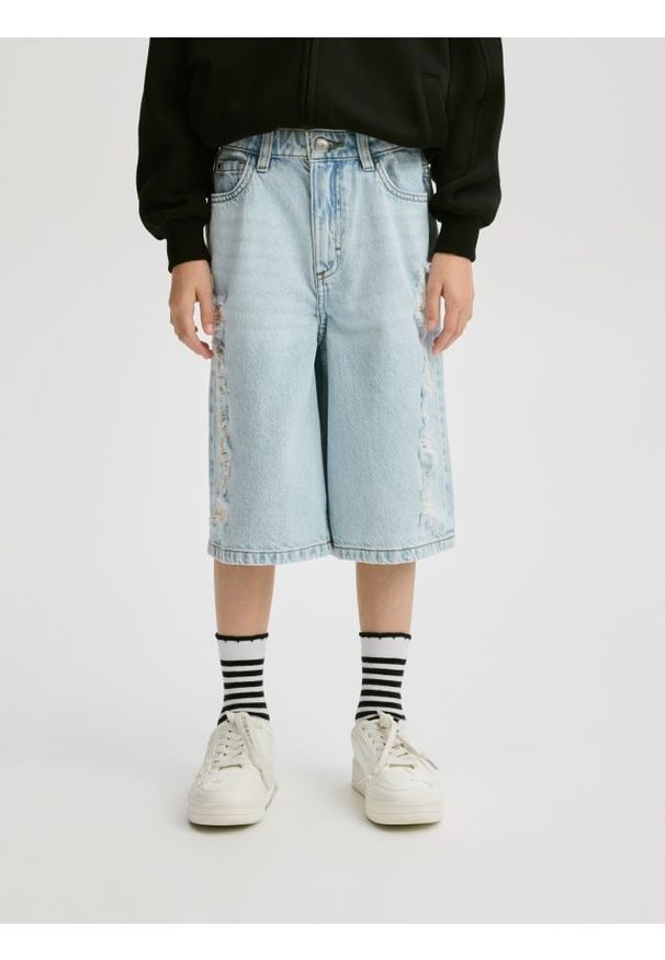 Reserved - Jeansowe szorty bermudy - niebieski. Kolor: niebieski