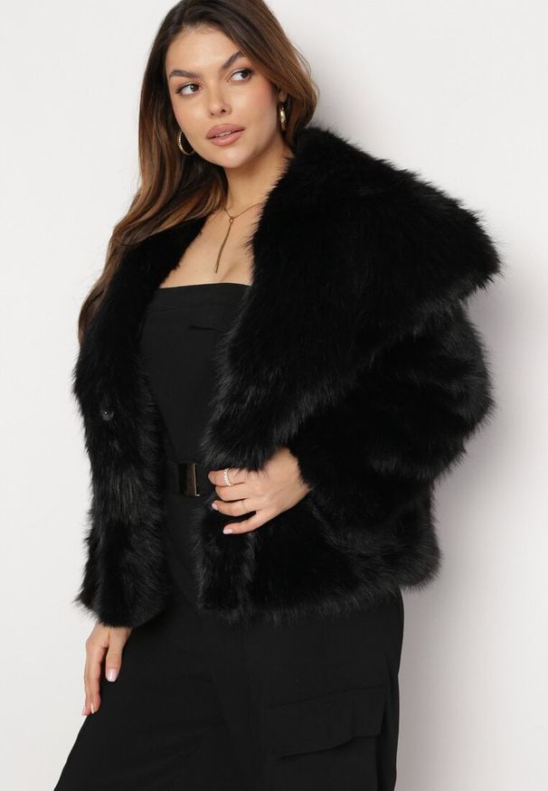 Born2be - Czarna Kurtka Futro z Wsuwanymi Kieszeniami Liriena. Okazja: na co dzień, na spacer. Kolor: czarny. Materiał: futro. Styl: klasyczny, casual, elegancki