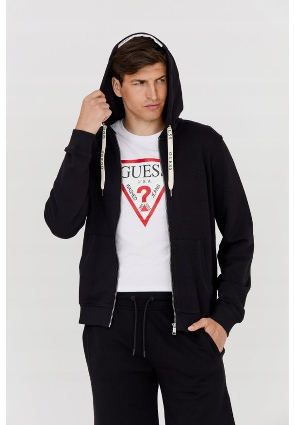 Guess - GUESS Czarna męska bluza z kapturem Slim Fit. Typ kołnierza: kaptur. Kolor: czarny