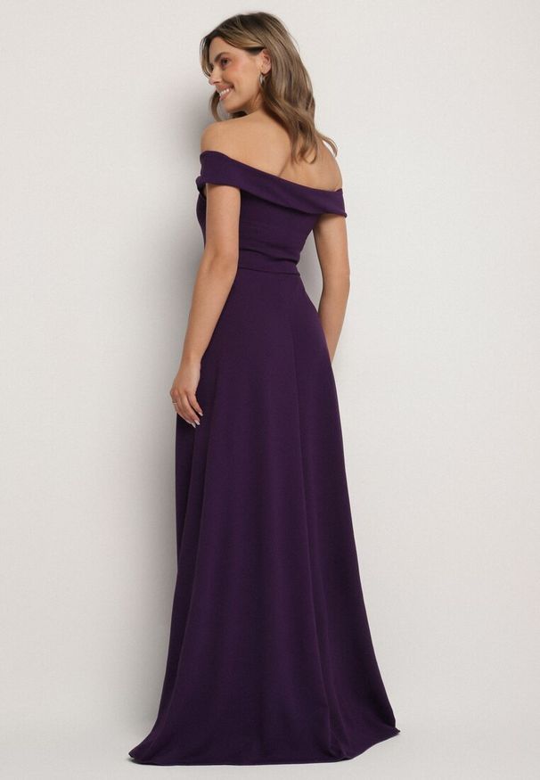 Born2be - Fioletowa Koktajlowa Rozkloszowana Sukienka z Hiszpańskim Dekoltem i Rozcięciem na Nogę Gralia. Okazja: na studniówkę, na ślub cywilny, na wesele. Kolor: fioletowy. Typ sukienki: rozkloszowane. Styl: wizytowy