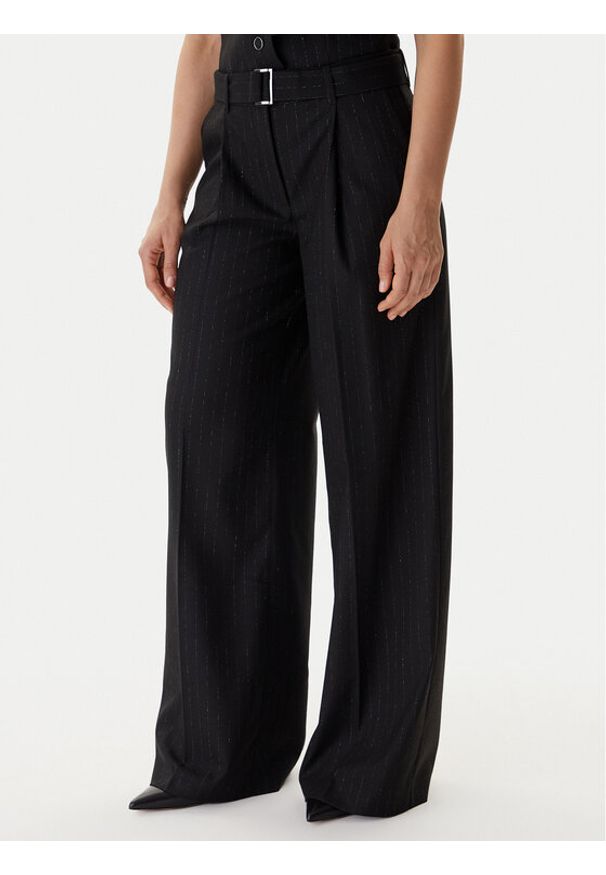 Guess Spodnie palazzo W5BB13 W2422 Czarny Regular Fit. Kolor: czarny. Materiał: syntetyk