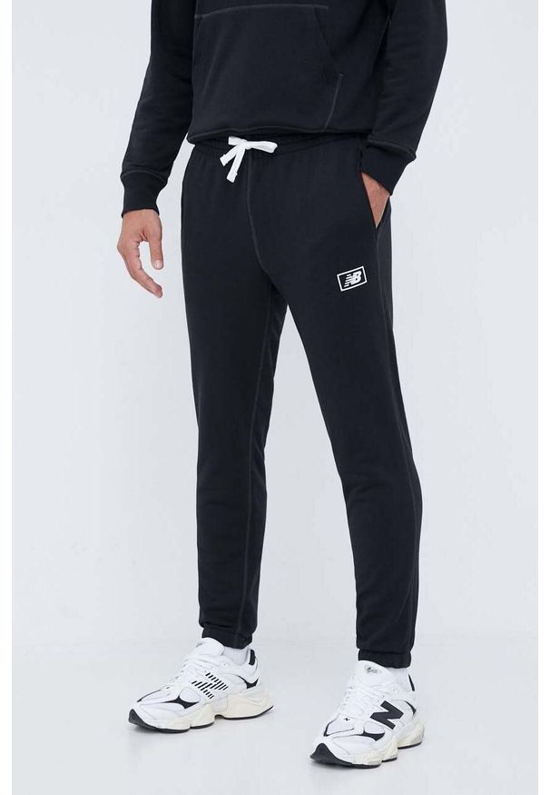 New Balance spodnie dresowe kolor czarny gładkie. Kolor: czarny. Materiał: dresówka. Wzór: gładki