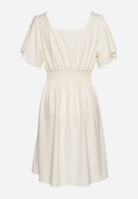 Born2be - Jasnobeżowa Krótka Sukienka z Luźnym Rękawem Bainasa. Kolor: beżowy. Długość: mini #5