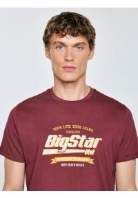 Big-Star - Koszulka męska z nadrukiem bordowa Briss 604. Okazja: na co dzień. Kolor: czerwony. Materiał: jeans, skóra, materiał, bawełna. Wzór: nadruk. Styl: vintage, casual, klasyczny