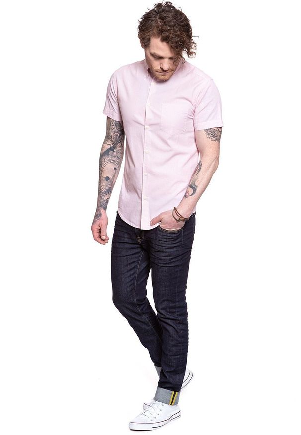 Wrangler - KOSZULA WRANGLER SS 1PKT BUTTON DOWN CAMEO PINK W5944OSY2 112129759. Typ kołnierza: button down. Materiał: materiał. Długość rękawa: krótki rękaw. Długość: krótkie