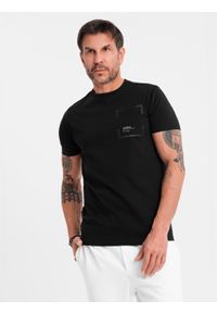 Ombre Clothing - Bawełniany męski t-shirt z nadrukiem na kieszonce – czarny V1. Okazja: na co dzień. Kolor: czarny. Materiał: bawełna. Wzór: nadruk. Styl: casual #2