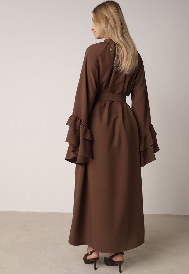 Born2be - Brązowa Wiskozowa Sukienka Koszulowa z Falbanami przy Rękawach i Paskiem Dinirae. Okazja: na co dzień. Kolor: brązowy. Materiał: wiskoza. Typ sukienki: koszulowe. Styl: casual, klasyczny