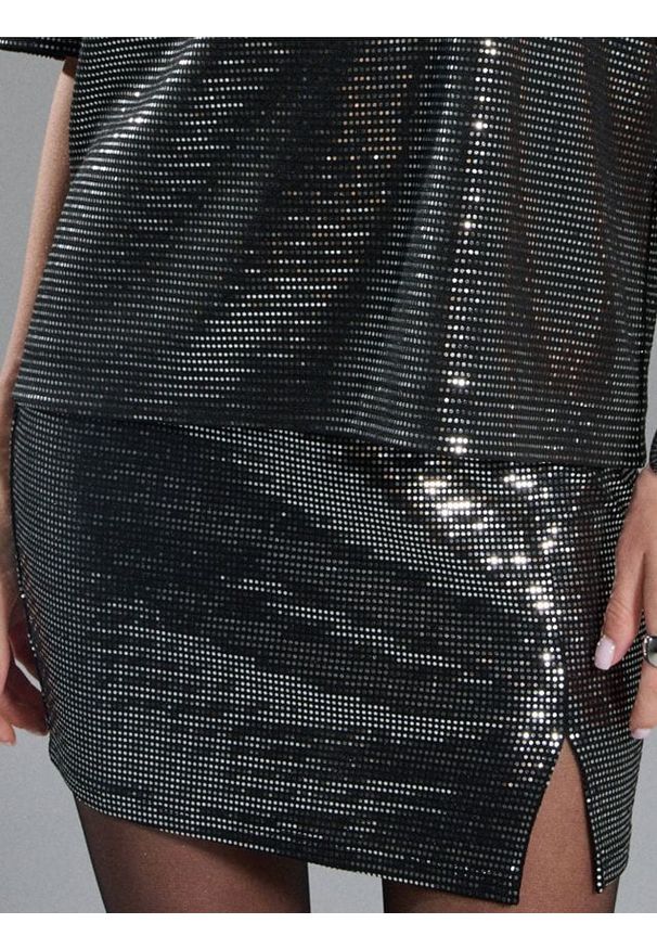 Sinsay - Spódnica mini z połyskiem - srebrny. Kolor: srebrny