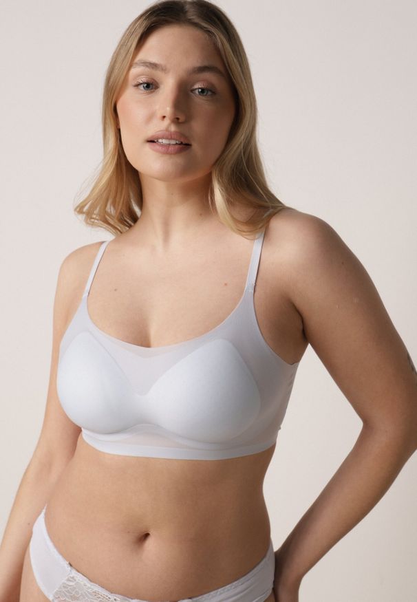 Born2be - Niebieski Bezszwowy Biustonosz Bez Fiszbin z Usztywnianymi Miseczkami Leavessa. Kolor: niebieski. Materiał: tkanina