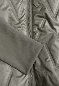 Born2be - Zielona Kurtka z Kapturem Pikowana z Materiałowymi Wykończeniami Sofie. Okazja: na co dzień. Typ kołnierza: kaptur. Kolor: zielony. Materiał: materiał. Styl: casual #7