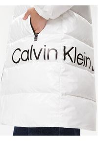 Calvin Klein Jeans Kurtka puchowa J20J221902 Biały Regular Fit. Kolor: biały. Materiał: puch, syntetyk #6