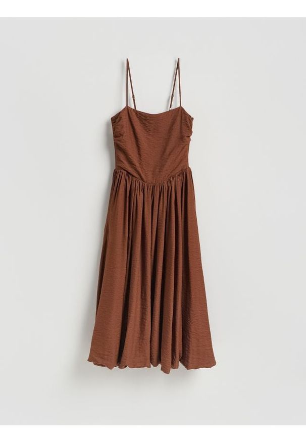 Reserved - Sukienka midi z wiskozą - brązowy. Kolor: brązowy. Materiał: wiskoza. Długość: midi