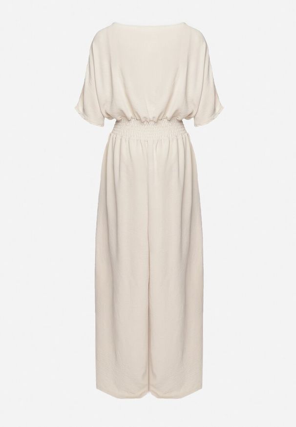 Born2be - Beżowy Kopertowy Kombinezon z Gumką w Talii i Szerokimi Nogawkami Vimashea. Okazja: na co dzień. Kolor: beżowy. Styl: casual, elegancki