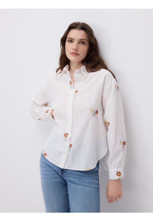 Reserved - Koszula z ozdobnym haftem - wielobarwny. Materiał: len, bawełna, tkanina. Wzór: haft