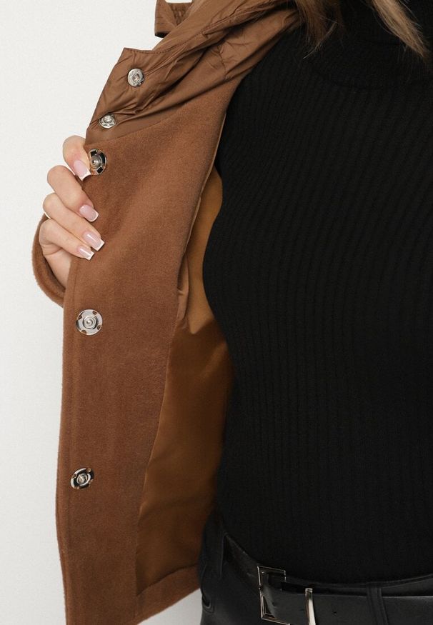 Born2be - Brązowa Przejściowa Kurtka z Rękawami Typu Nietoperz i Kapturem Alinee. Okazja: na spacer. Kolor: brązowy. Materiał: jeans. Sezon: jesień, wiosna. Styl: klasyczny