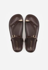 Born2be - Brązowe Sandały w Stylu Japonek na Grubej Podeszwie z Metaliczną Aplikacją na Palcu Nosefia. Okazja: na co dzień. Kolor: brązowy. Materiał: jeans. Wzór: aplikacja. Styl: casual, elegancki #2