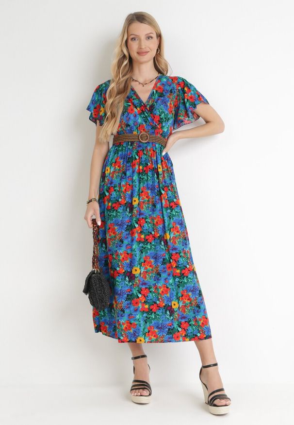 Born2be - Niebieska Wiskozowa Sukienka Maxi w Kwiaty z Gumką w Talii i Kopertowym Dekoltem Trelline. Kolor: niebieski. Materiał: wiskoza. Długość rękawa: krótki rękaw. Wzór: kwiaty. Typ sukienki: kopertowe. Długość: maxi