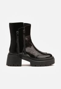 Born2be - Czarne Lakierowane Botki Vices na Słupku z Ozdobną Tasiemką Rivavie. Okazja: na co dzień. Kolor: czarny. Materiał: lakier. Obcas: na słupku. Styl: casual, elegancki