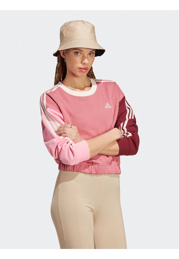 Adidas - adidas Bluza Essentials 3-Stripes Crop Sweatshirt IC9875 Różowy Loose Fit. Kolor: różowy. Materiał: bawełna