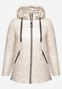 Born2be - Ciemnoszara Pikowana Kurtka Ozdobiona Pikowaniem z Odpinanym Kapturem Falerosa. Okazja: na co dzień, na spacer. Kolekcja: plus size. Kolor: szary. Materiał: jeans. Wzór: aplikacja. Styl: casual #2