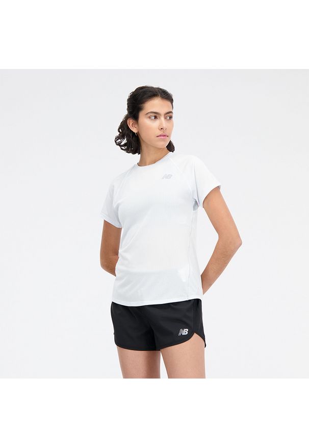 Koszulka damska New Balance WT21262IBH – biała. Kolor: biały. Materiał: poliester, materiał. Sezon: lato. Sport: fitness, bieganie