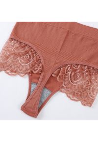 Intica - Stringi z wysokim stanem z delikatną koronką Lotte. Stan: podwyższony. Kolor: beżowy. Materiał: koronka. Wzór: koronka #2