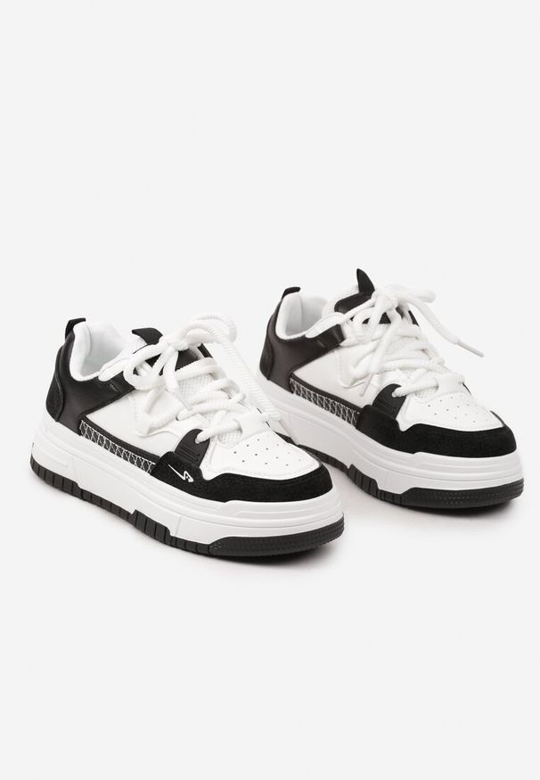 Renee - Czarne Sneakersy na Płaskiej Podeszwie Ozdobione Tłoczeniem Mlimara. Okazja: na co dzień. Kolor: czarny. Materiał: jeans. Wzór: aplikacja. Obcas: na płaskiej podeszwie