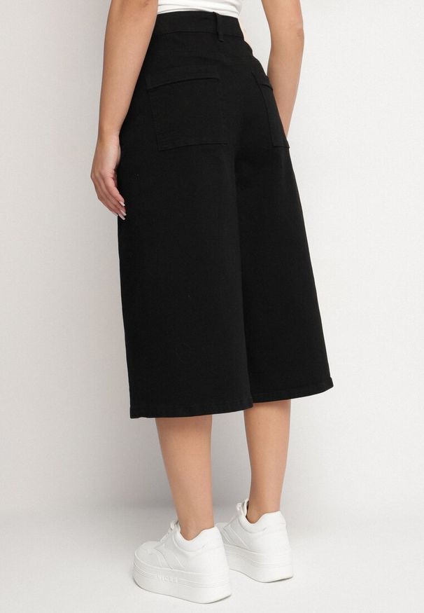 Born2be - Czarne Szorty Jeansowe Typu Bermudy z Wysokim Stanem Sonathra. Okazja: na co dzień. Stan: podwyższony. Kolor: czarny. Materiał: jeans. Styl: klasyczny, elegancki, casual