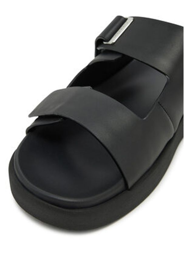 Calvin Klein Sandały Flat Adj Slide Eyelet HW0HW02489 Czarny. Kolor: czarny. Materiał: skóra