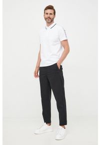 Guess polo męski kolor biały z aplikacją. Typ kołnierza: polo. Kolor: biały. Wzór: aplikacja #2