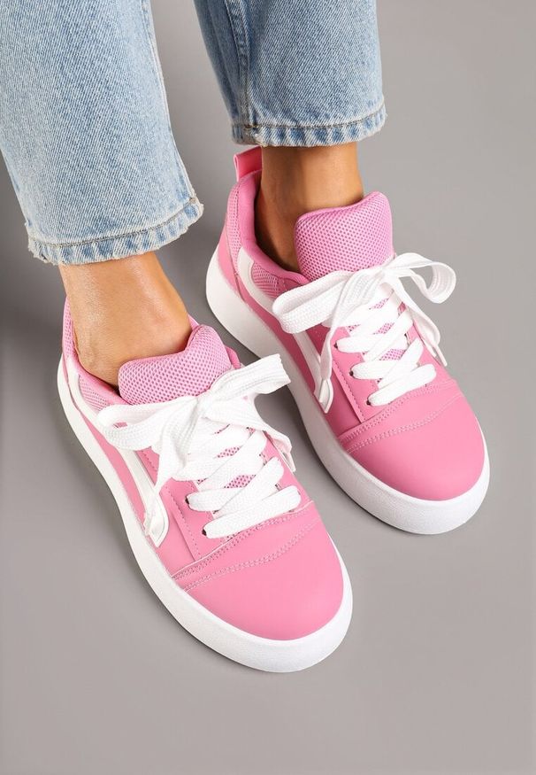Born2be - Fuksjowe Sneakersy na Grubej Podeszwie z Ozdobnym Paskiem Kornelie. Okazja: na co dzień. Zapięcie: pasek. Kolor: różowy. Materiał: jeans. Wzór: aplikacja