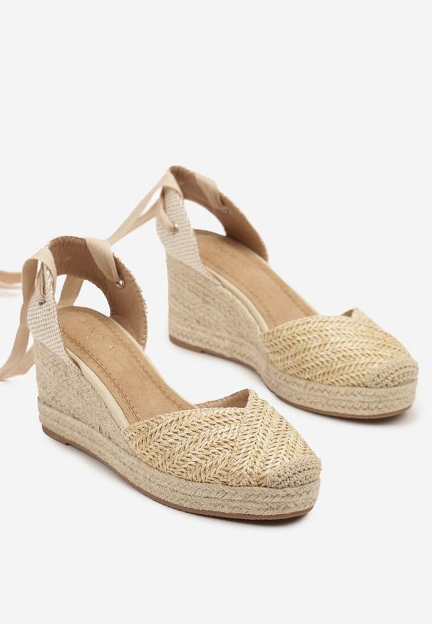 Born2be - Beżowe Sandały na Plecionym Koturnie z Wiązaniem Taloriela. Okazja: na co dzień. Kolor: beżowy. Sezon: lato. Obcas: na koturnie. Styl: elegancki, casual