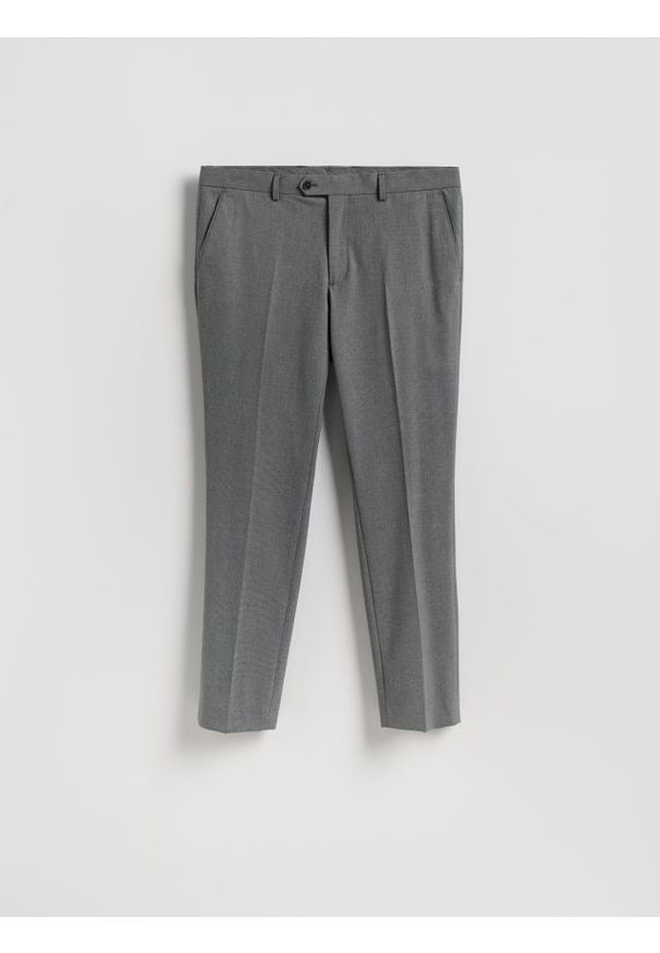 Reserved - Spodnie garniturowe slim fit - ciemnoszary. Kolor: szary. Materiał: wiskoza, tkanina