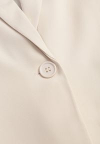 Born2be - Beżowa Marynarka Ozdobiona Imitacją Kieszeni Sovzedi. Okazja: na spotkanie biznesowe. Kolor: beżowy. Materiał: jeans. Wzór: aplikacja. Styl: biznesowy, elegancki #2