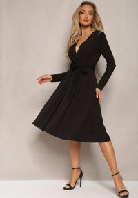 Renee - Czarna Sukienka Phlorinis. Kolor: czarny. Materiał: materiał. Długość rękawa: długi rękaw. Typ sukienki: kopertowe, dopasowane. Długość: midi #4