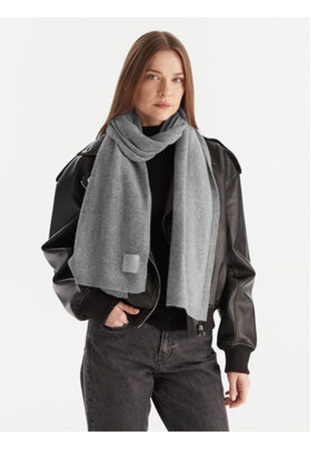 Calvin Klein Szalik Emblem LV04D8014G Szary. Kolor: szary. Materiał: kaszmir