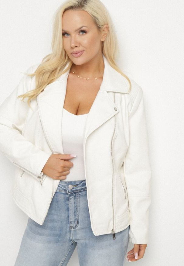 Born2be - Biała Klasyczna Kurtka Ramoneska w Motocyklowym Stylu Melorienne. Okazja: na co dzień. Kolekcja: plus size. Kolor: biały. Materiał: jeans. Styl: klasyczny