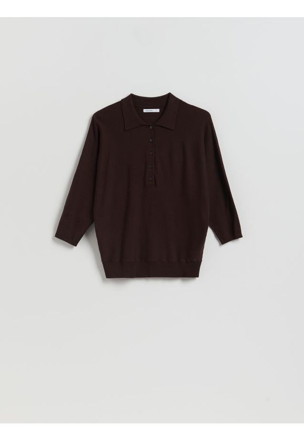 Reserved - Sweter polo z wiskozą - brązowy. Typ kołnierza: polo. Kolor: brązowy. Materiał: wiskoza