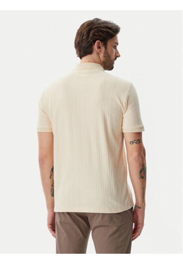 Selected Homme Polo 16094575 Beżowy Regular Fit. Typ kołnierza: polo. Kolor: beżowy. Materiał: bawełna