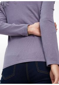Sweter z koronkowymi wstawkami bonprix dymny fioletowy. Kolor: fioletowy. Materiał: wiskoza, koronka, materiał, poliester, poliamid. Styl: elegancki #3