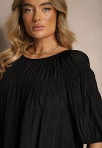 Renee - Czarna Bluzka z Wiskozą o Fasonie Oversize z Gumkami w Ramionach Alirona. Okazja: na spacer. Kolor: czarny. Materiał: wiskoza. Styl: klasyczny, elegancki