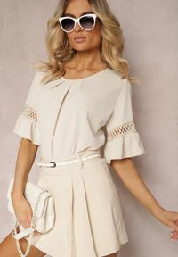 Renee - Beżowa Luźna Bluzka z Ażurową Wstawką na Rękawach Birian. Kolor: beżowy. Materiał: koronka, jeans. Wzór: ażurowy. Sezon: lato. Styl: elegancki